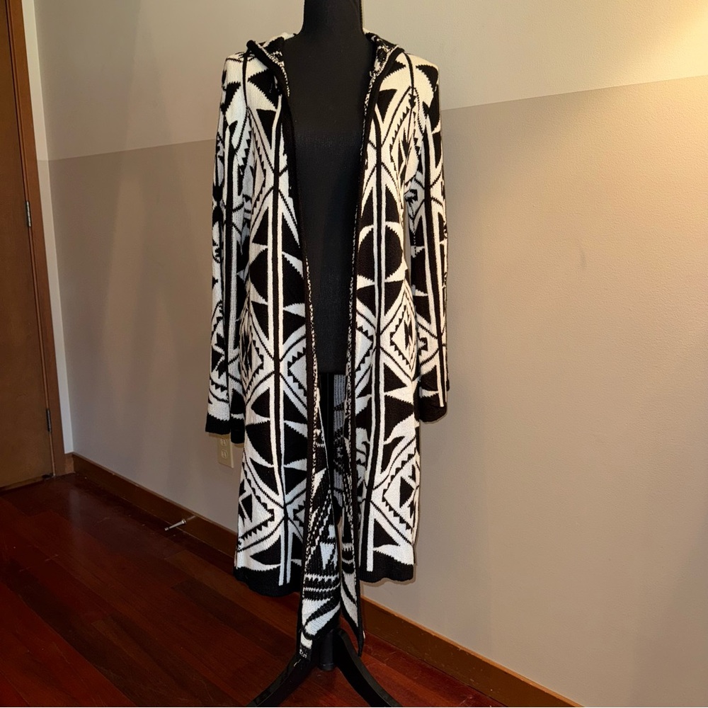E&K Black and White Patterned Cardigan NWT
